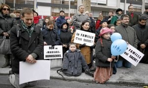 Manifestantes franceses participan en una reciente protesta contra el matrimonio gay en París.