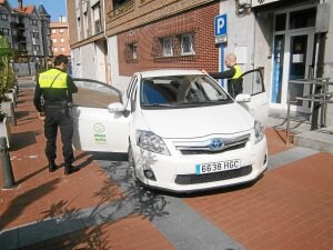 La Policía Municipal podrá dejar de patrullar en un coche de alquiler de la Mancomunidad. ::
EL CORREO