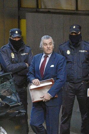 Bárcenas abandona la Audiencia Nacional, el pasado febrero, tras ser interrogado sobre su fortuna. /AFP