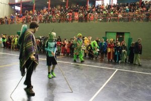 La prueba del Gallo volvió a ser la protagonista de la jornada del carnaval de Ermua. /Ainhoa Lasuen