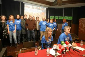 Artistas y escritores respaldaron a los padres en un acto celebrado en Bilbao. ::
PEDRO URRESTI