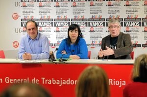 Javier Martínez, Cristina Antoñanzas y Koldo González, ayer, en la presentación de la manifestación de hoy. /Justo Rodríguez