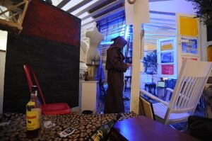 En un espacio artístico se une la pintura del pintor y grabador letón Mark Rothko con la música de Aita Donostia./ FELIX MORQUECHO