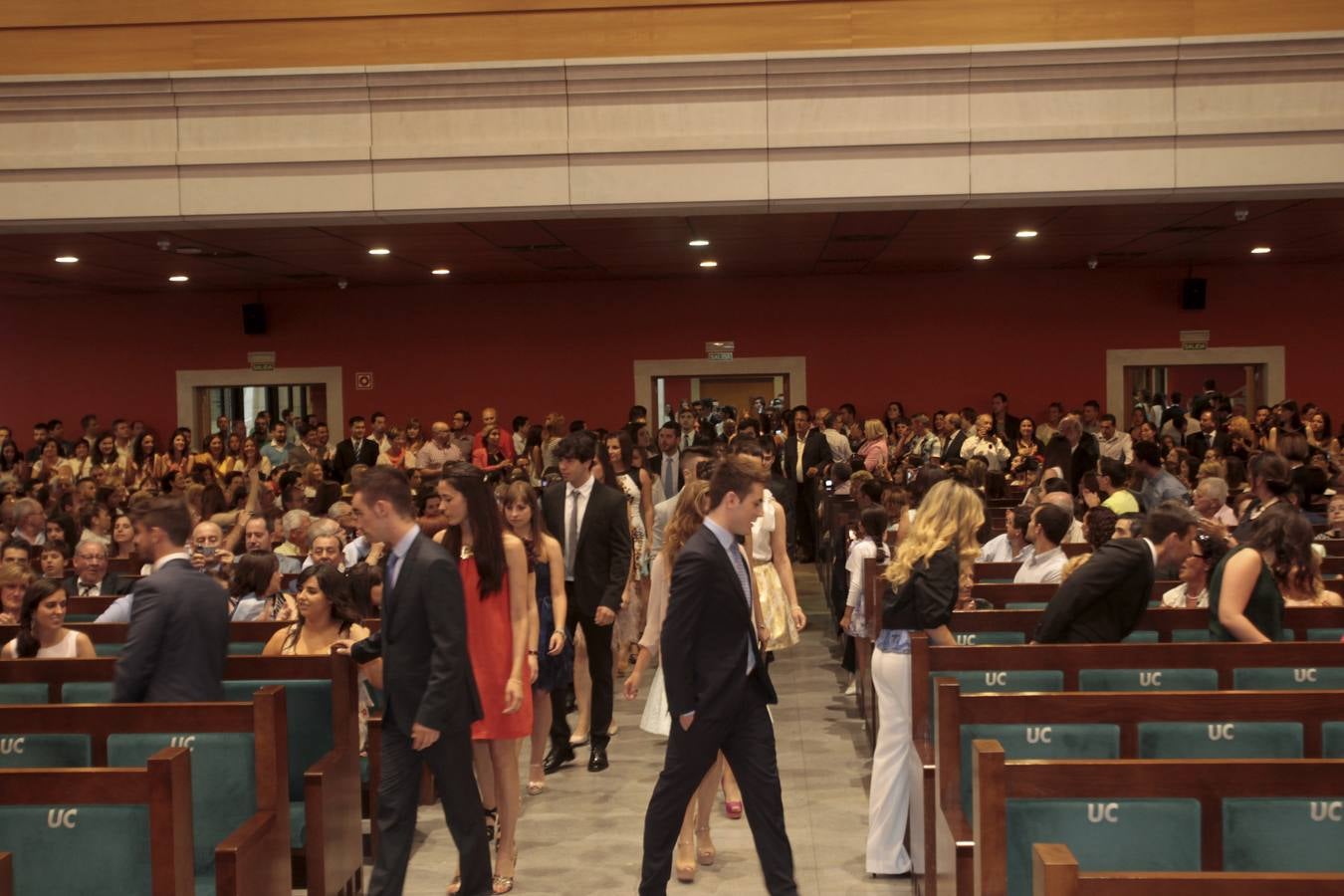 Los primeros grauados en Direción y Administración de Empresas d ela UC se gradúan