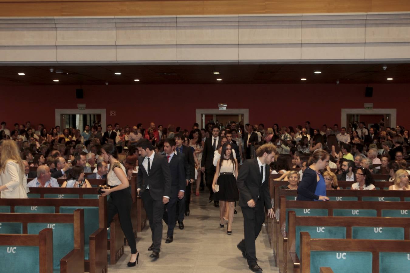 Los primeros grauados en Direción y Administración de Empresas d ela UC se gradúan