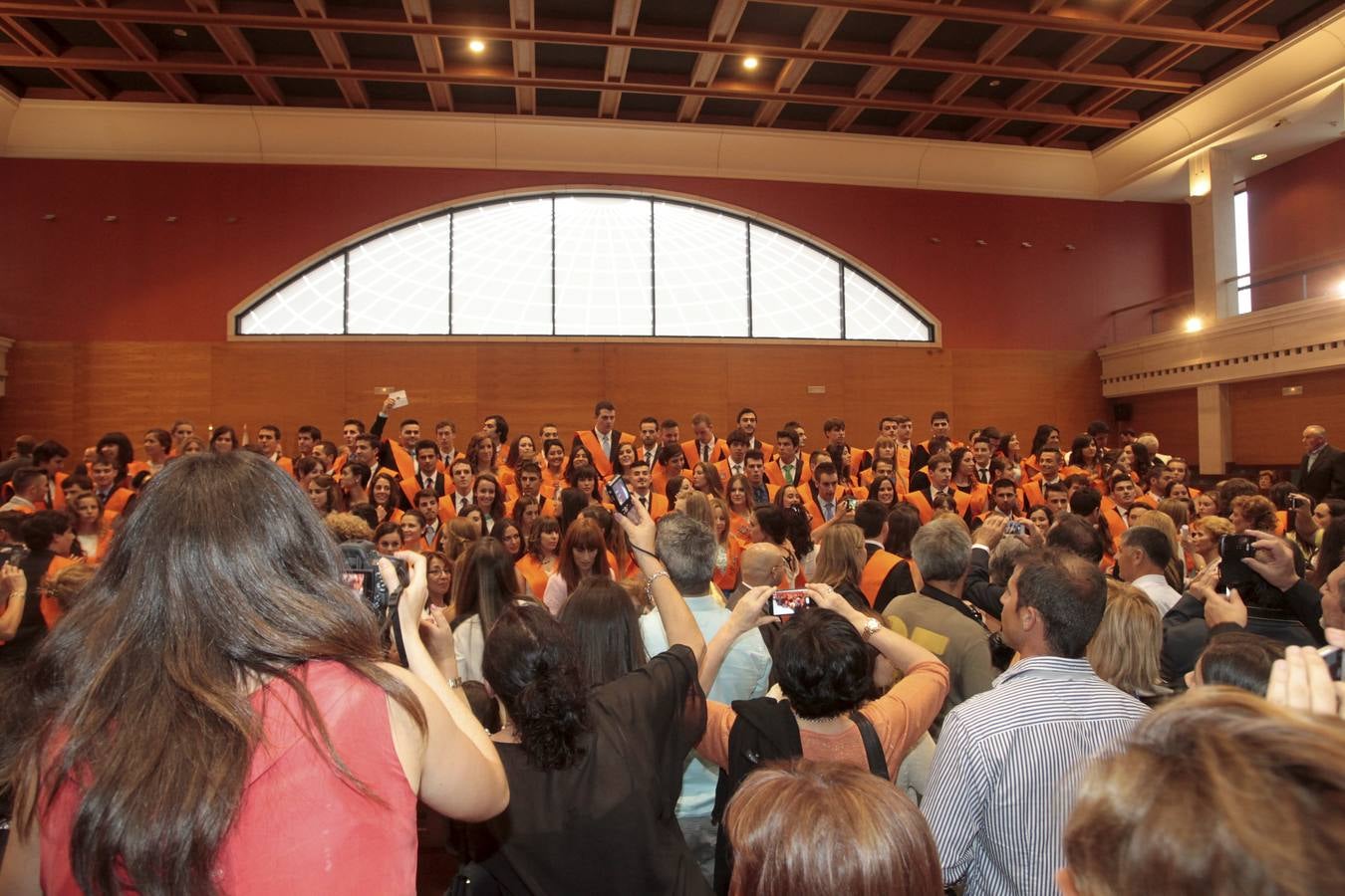 Los primeros grauados en Direción y Administración de Empresas d ela UC se gradúan