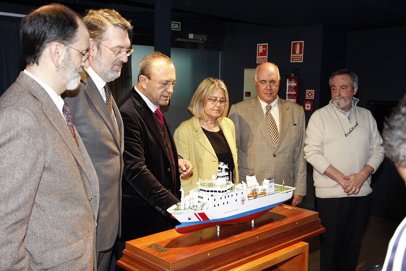El Instituto Social de la Marina, ISM, dona una maqueta del buque-Hospital "Juan de la Cosa" al Museo Marítimo