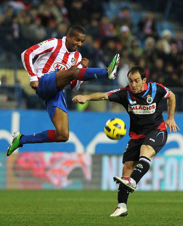 Paulo Assuncao del Atlético de Madrid junto a Pedro Munitis
