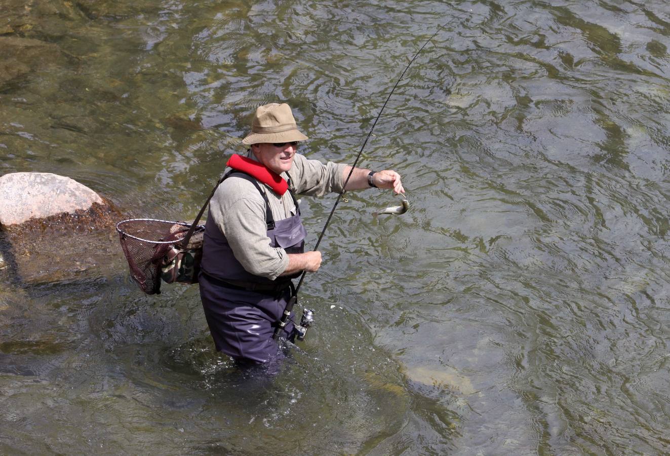 Pesca de trucha en el río Deva