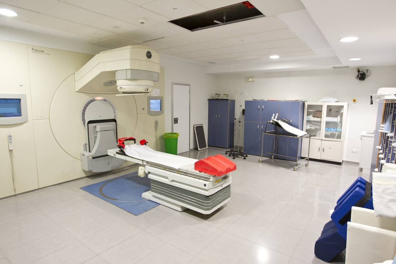 Valdecilla renueva la unidad de radioterapia