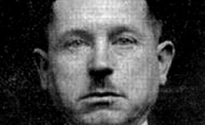 El vampiro de Düsseldorf. Violaba, apuñalaba y degollaba a sus victimas, tanto mujeres como niños y después bebía su sangre.
