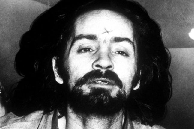 Charles Manson. Famoso por asesinar a la mujer, embarazada de ocho meses, del cineasta Roman Polanski.