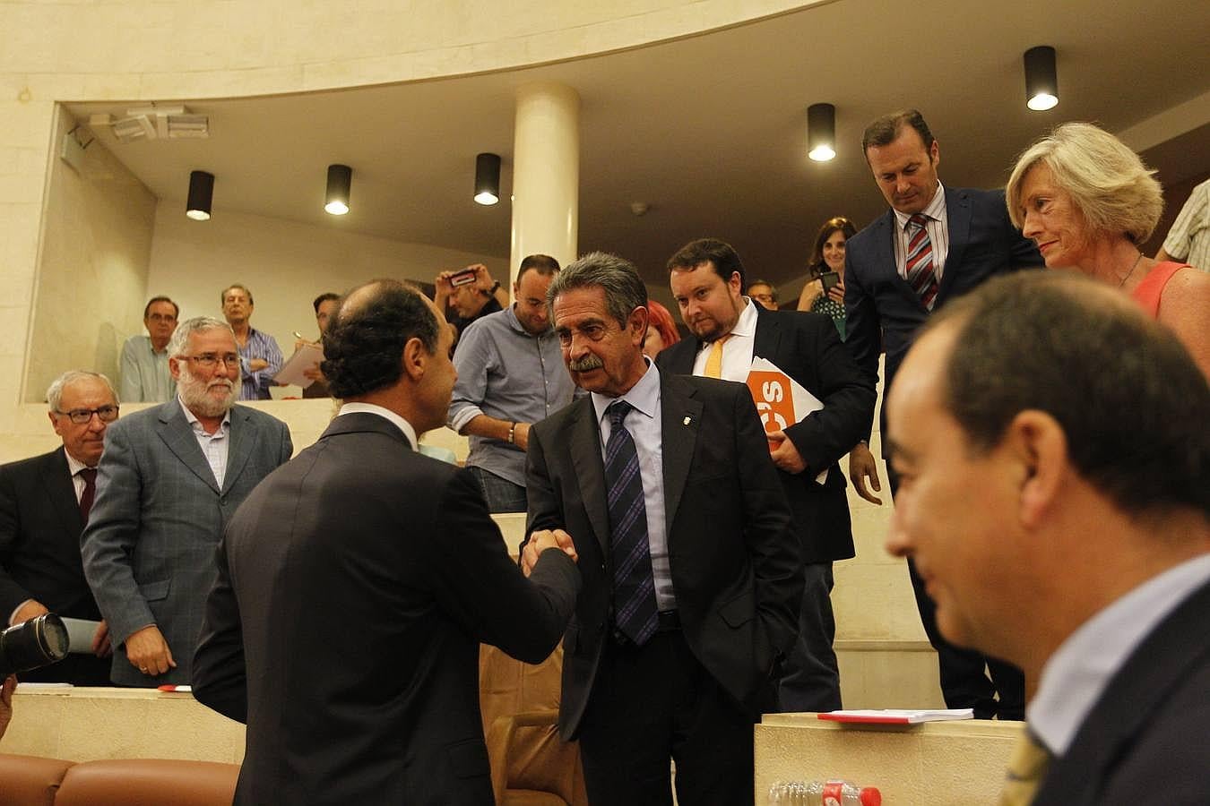 Pleno de investidura de Revilla como presidente de Cantabria