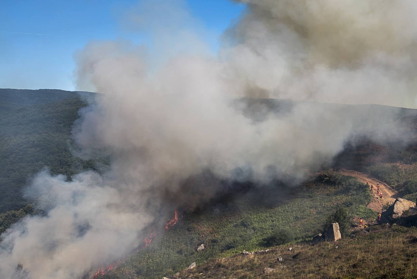 Segunda jornada de lucha contra el fuego