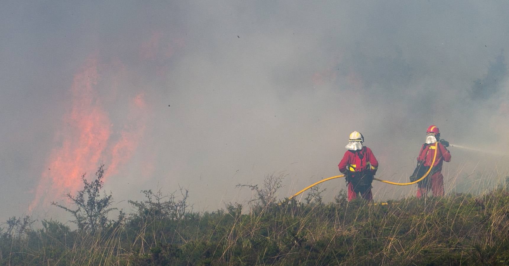 Segunda jornada de lucha contra el fuego