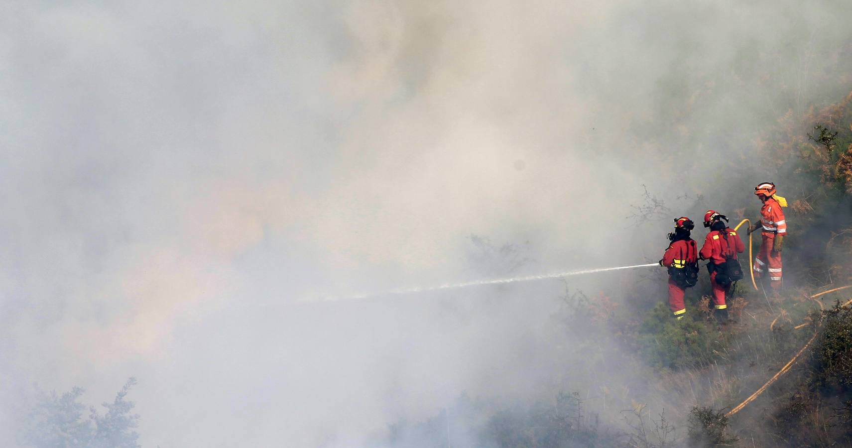 Segunda jornada de lucha contra el fuego