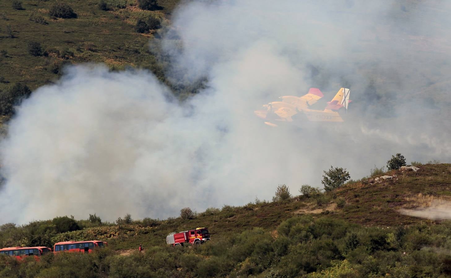 Segunda jornada de lucha contra el fuego