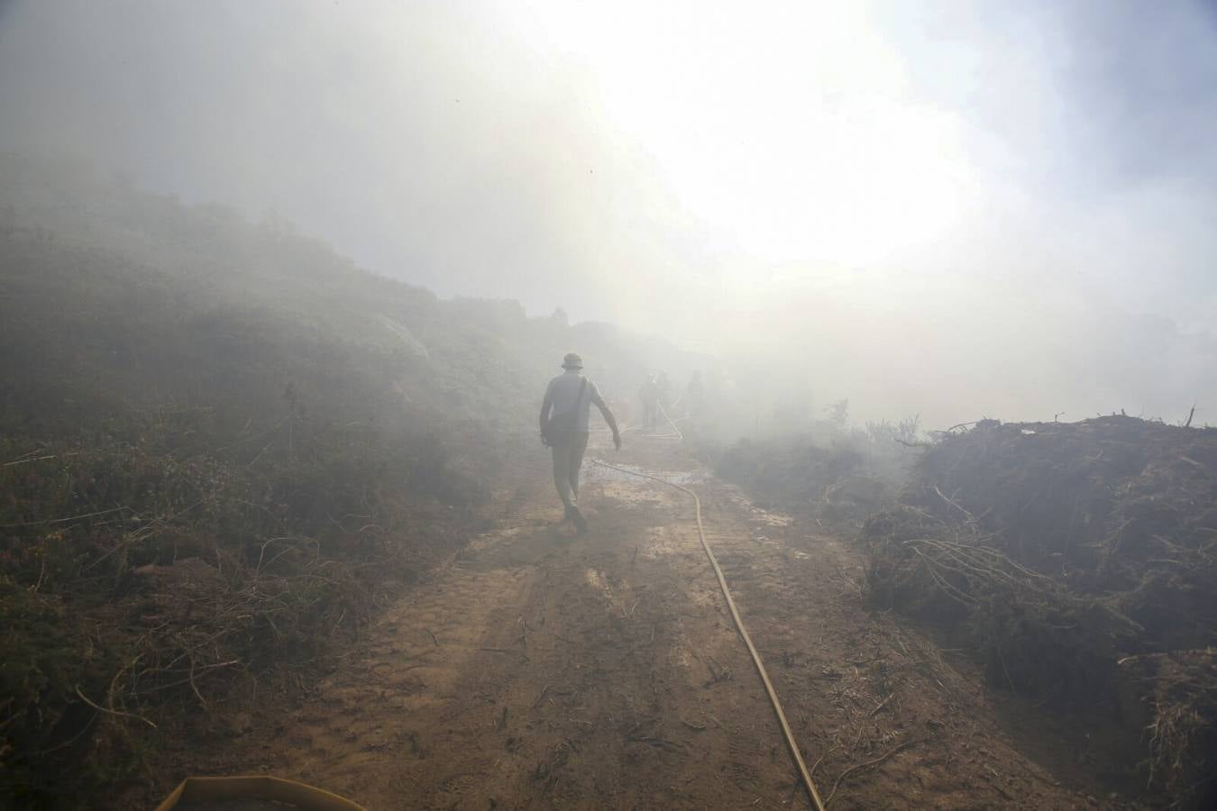 Segunda jornada de lucha contra el fuego