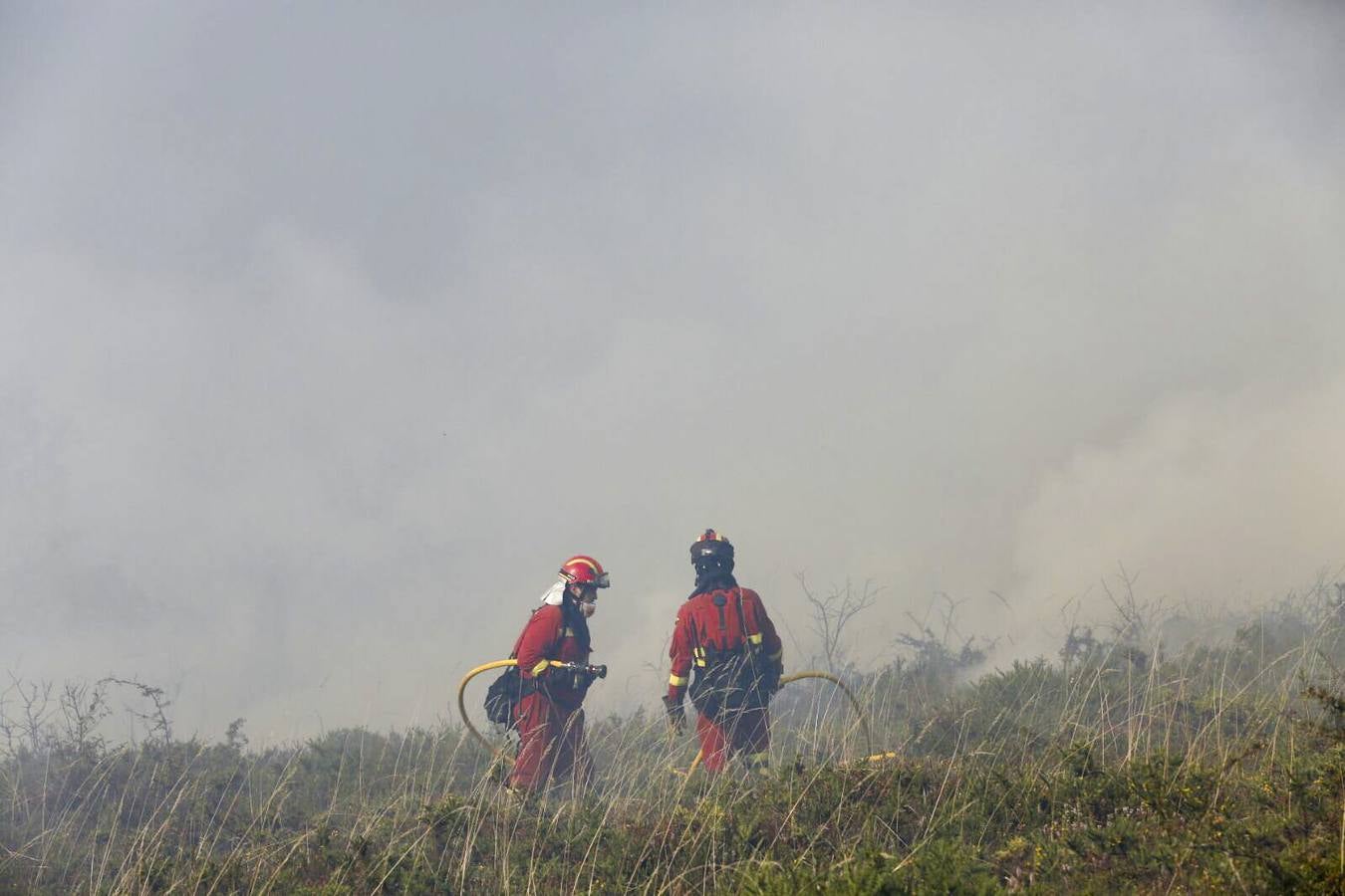 Segunda jornada de lucha contra el fuego
