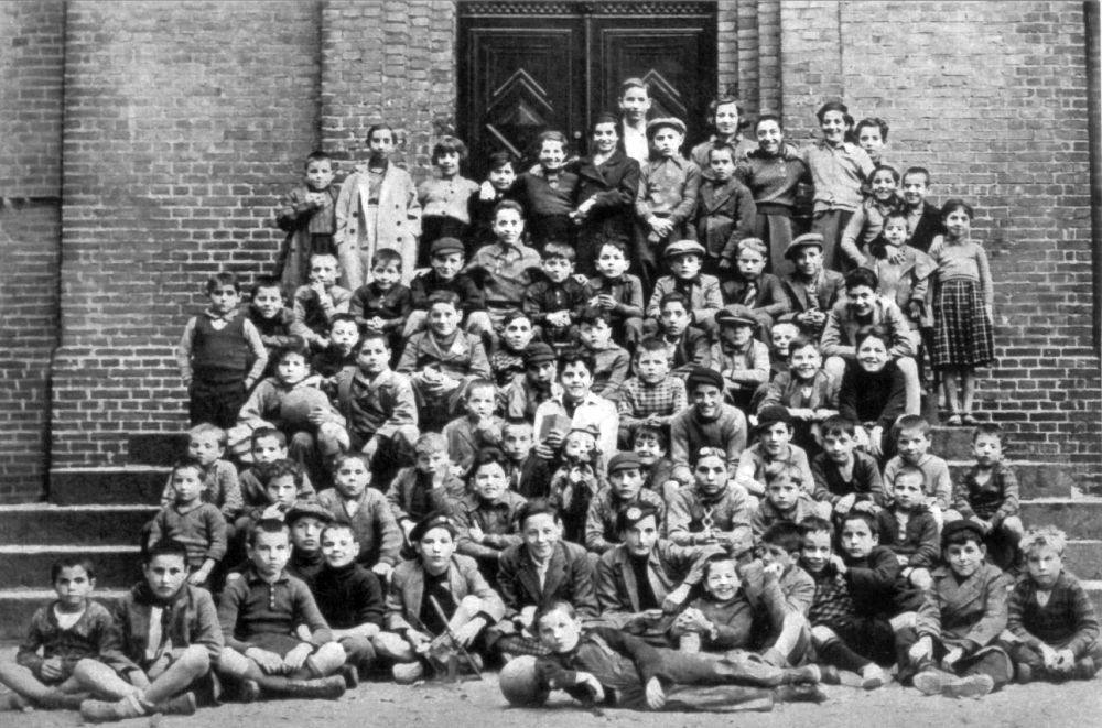 Niños cántabros, asturianos y vascos posan tras su llegada a Dinamarca, en 1937, donde estuvieron refugiados durante un año.