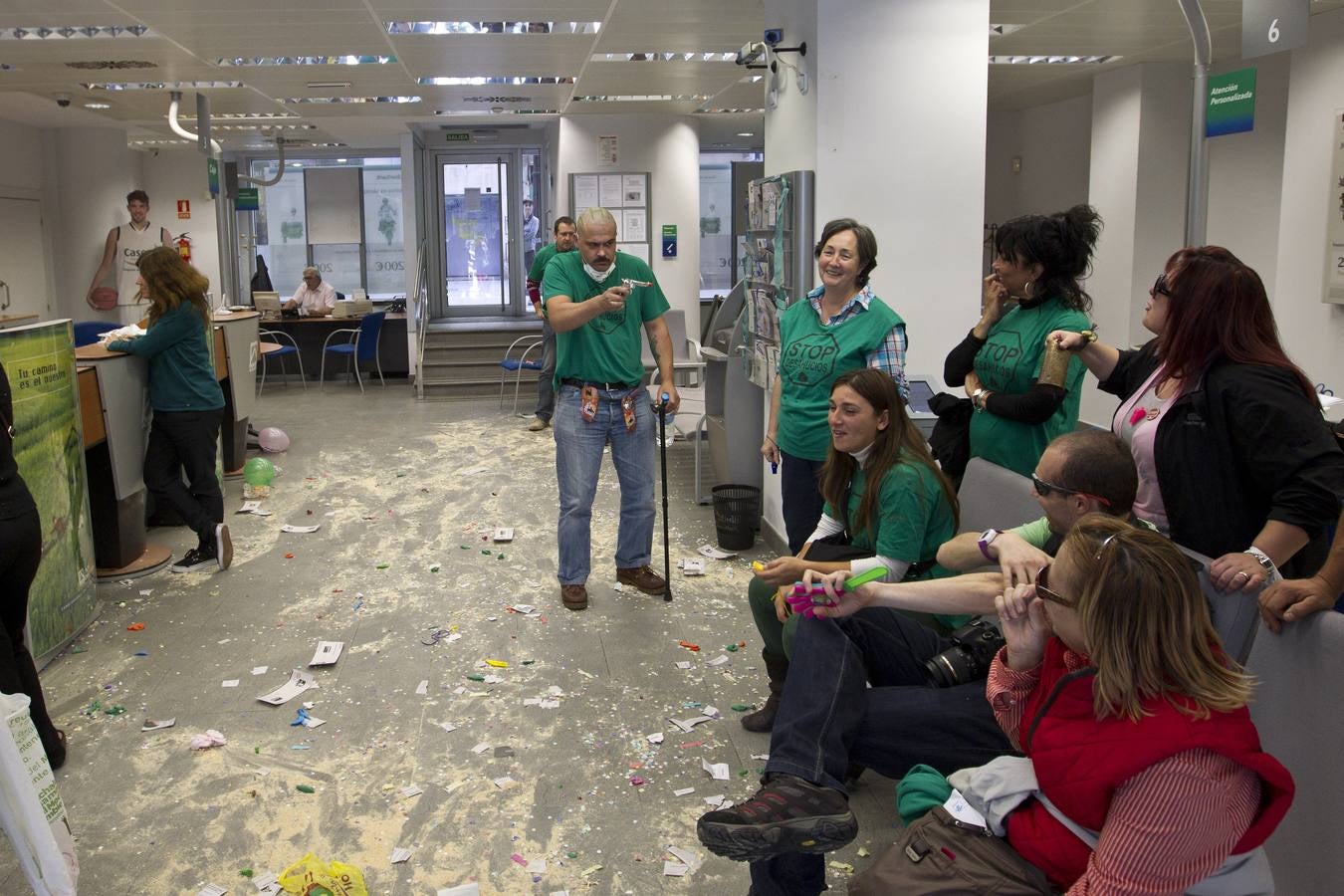 Afectados por la Hipoteca toman una oficina de Liberbank