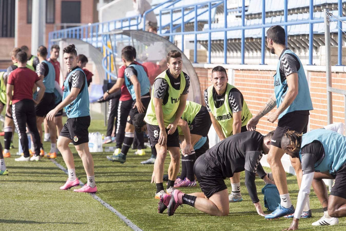 Al Racing le sienta bien la hierba artificial