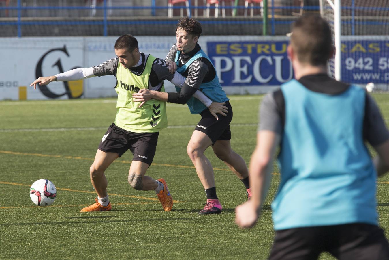 Al Racing le sienta bien la hierba artificial