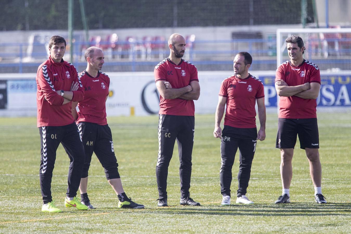 Al Racing le sienta bien la hierba artificial