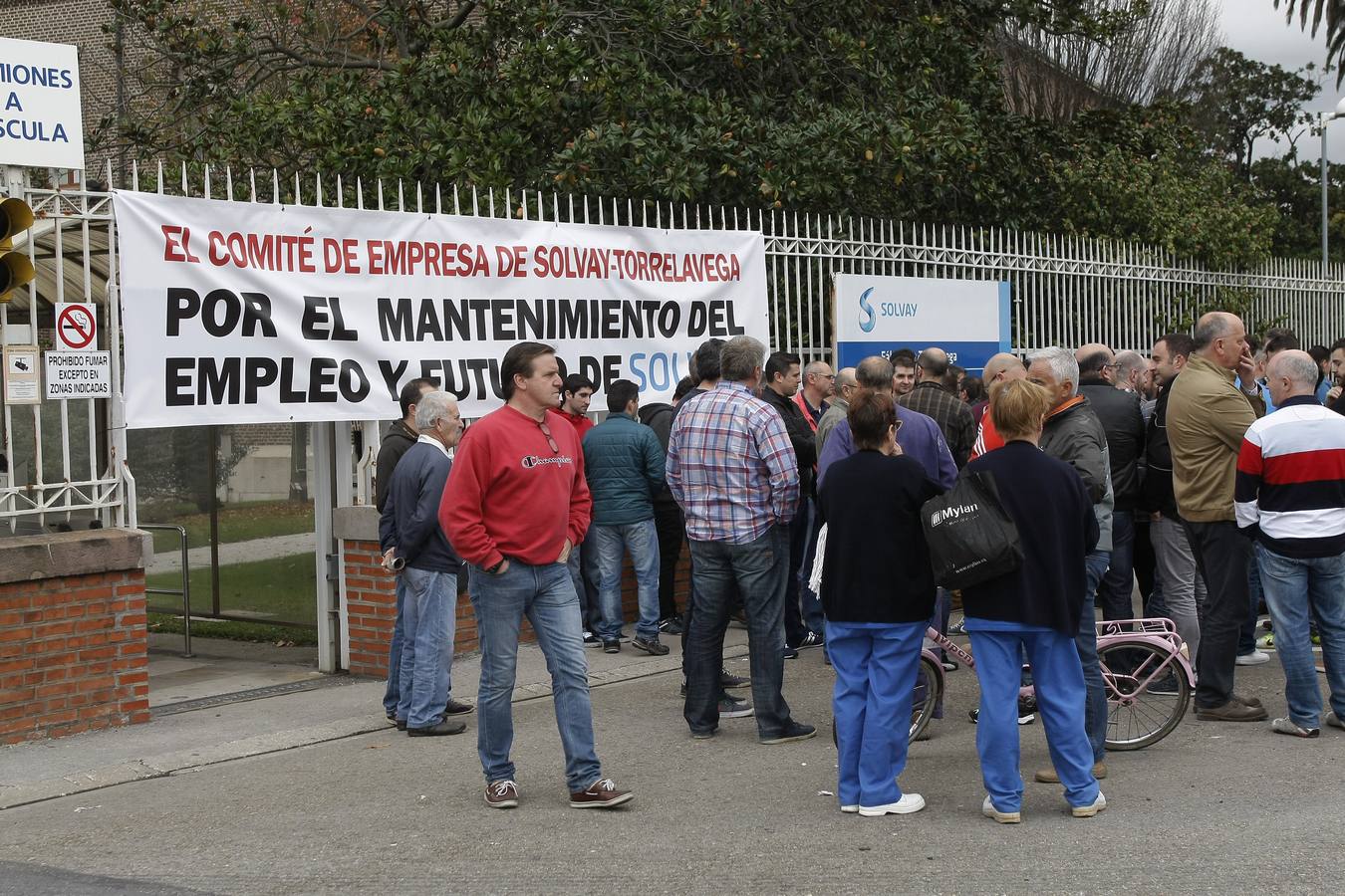 Concentración de trabajadores en Solvay