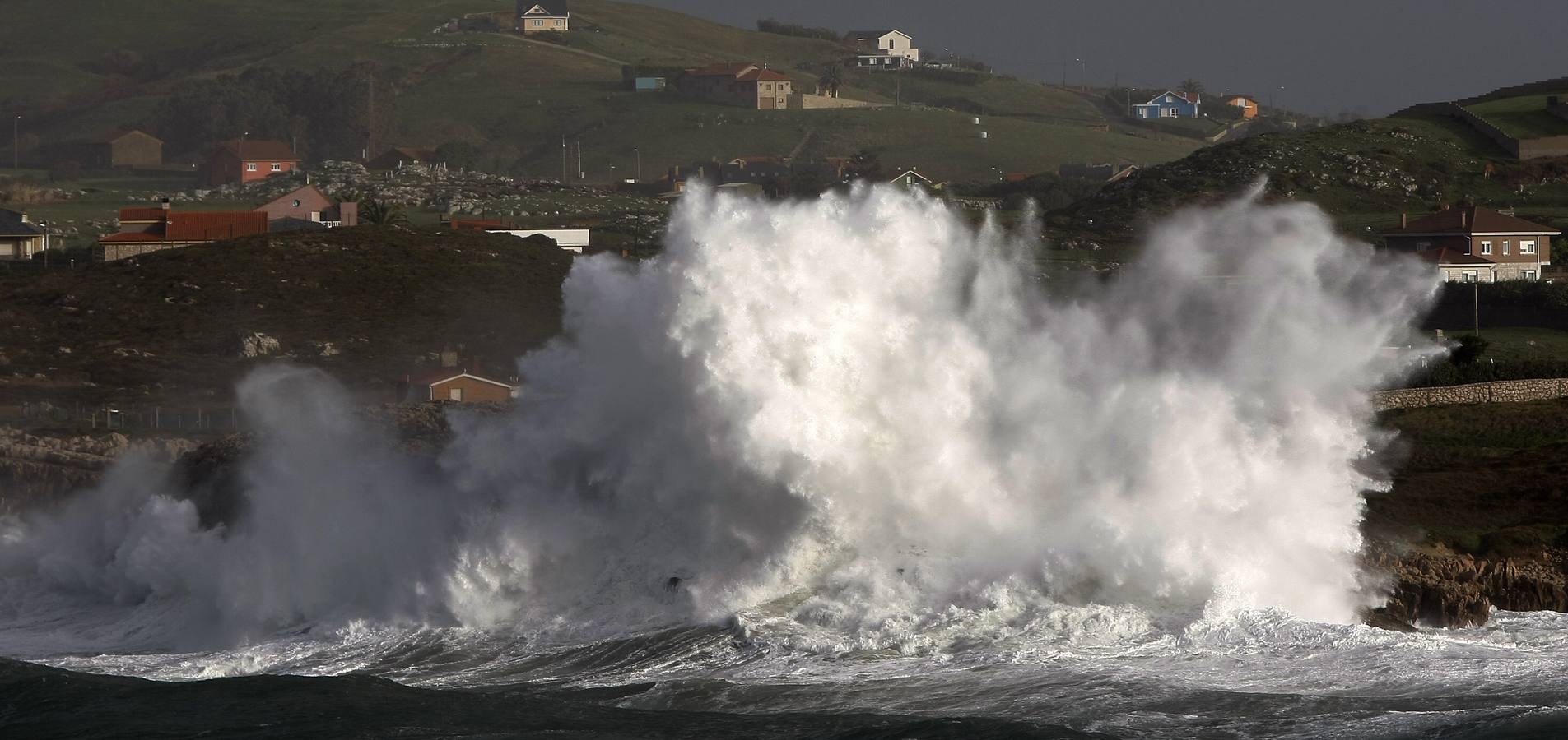 Cantabria, en alerta naranja por el fuerte oleaje