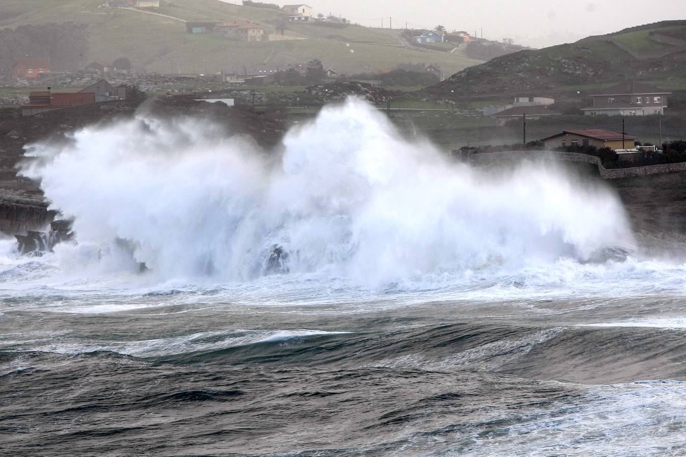 Cantabria, en alerta naranja por el fuerte oleaje