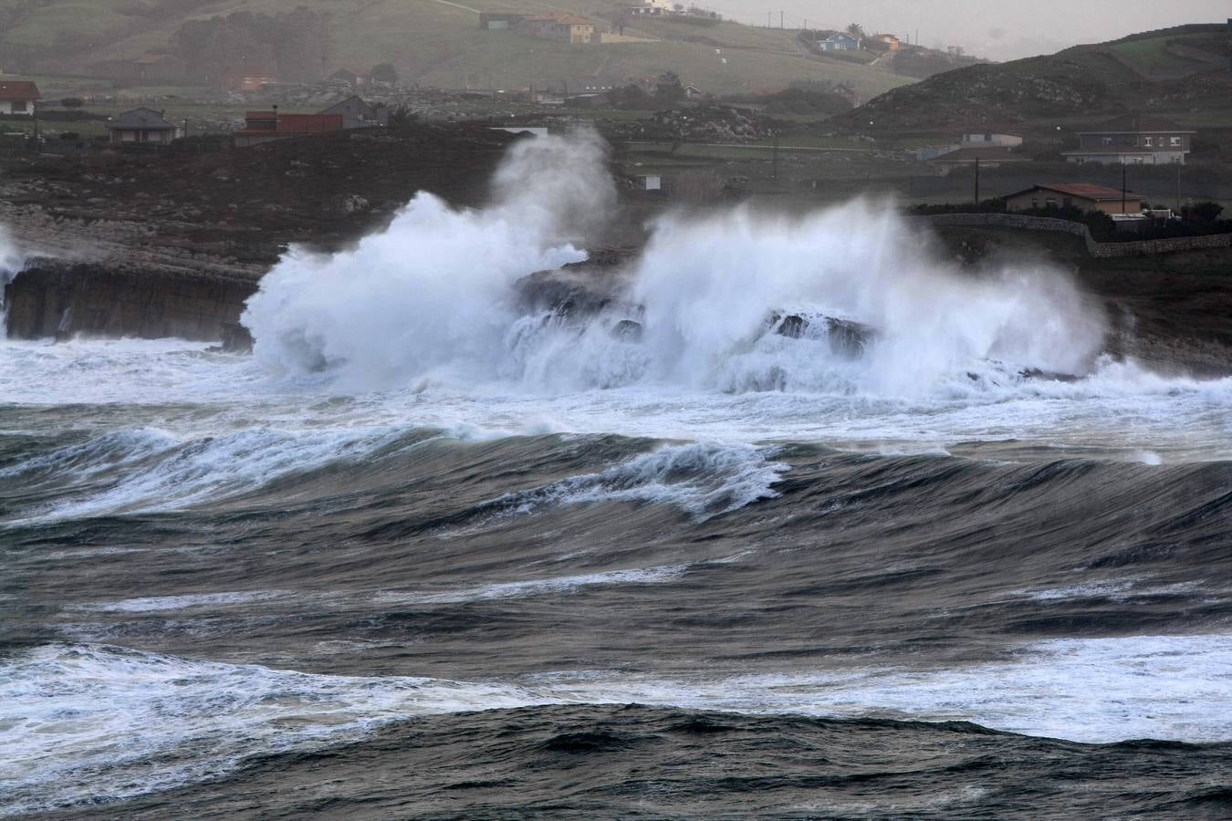 Cantabria, en alerta naranja por el fuerte oleaje