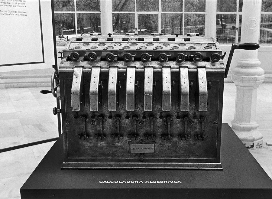 Máquina calculadora capaz de integrar ecuaciones.