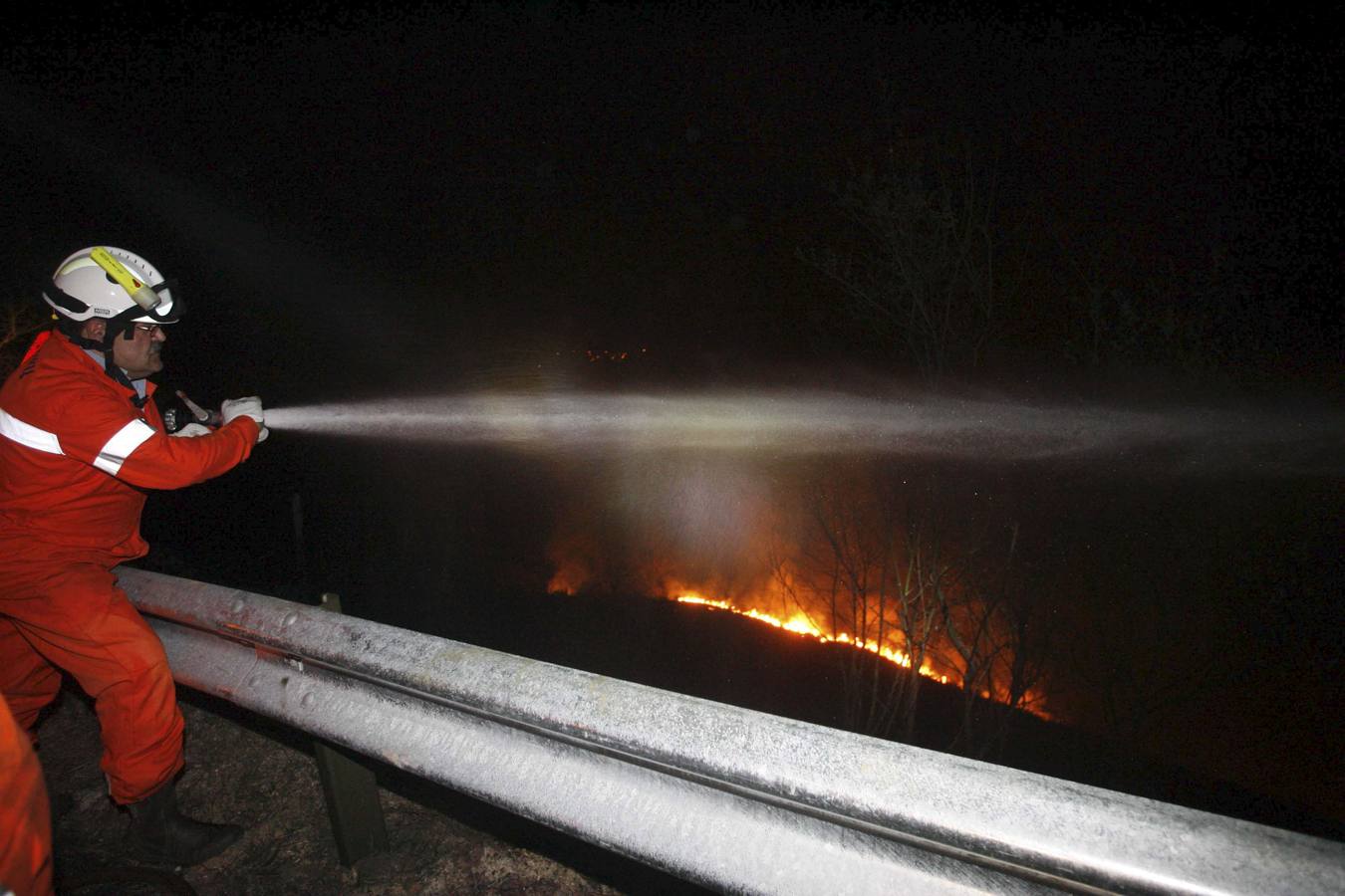 Incendio forestal en Cosio (Rionansa)