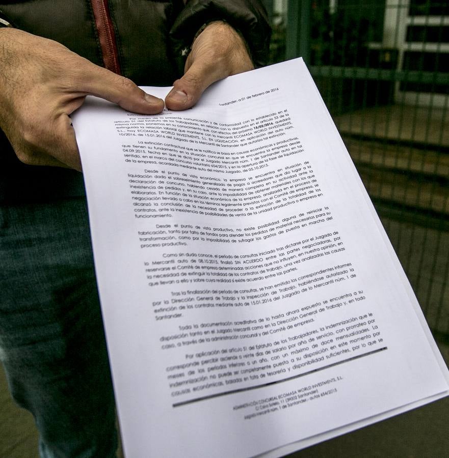 Los trabajadores de Ecomasa reciben las cartas de despido