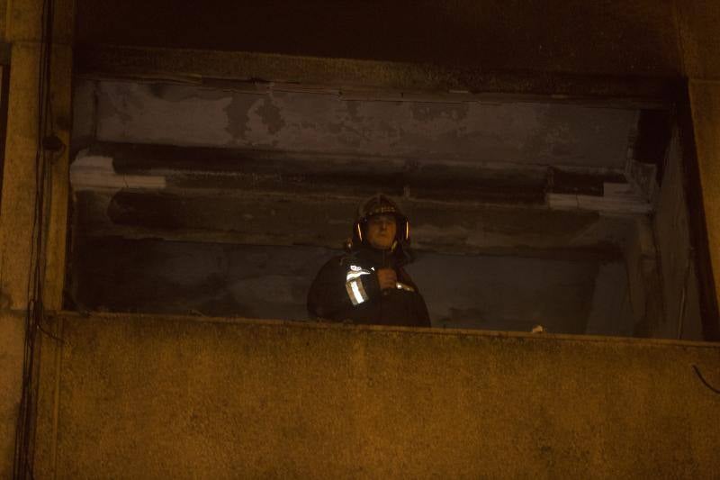 Un incendio desata el pánico en un edificio de Camilo Alonso Vega