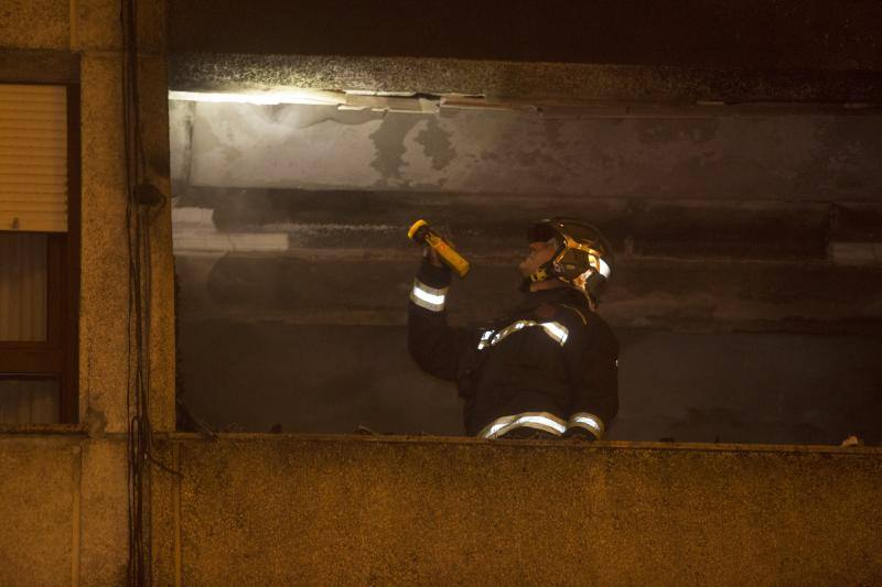 Un incendio desata el pánico en un edificio de Camilo Alonso Vega