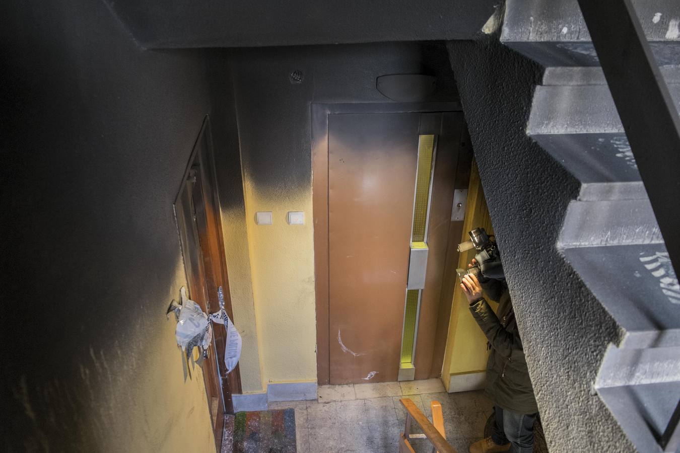 Un incendio desata el pánico en un edificio de Camilo Alonso Vega