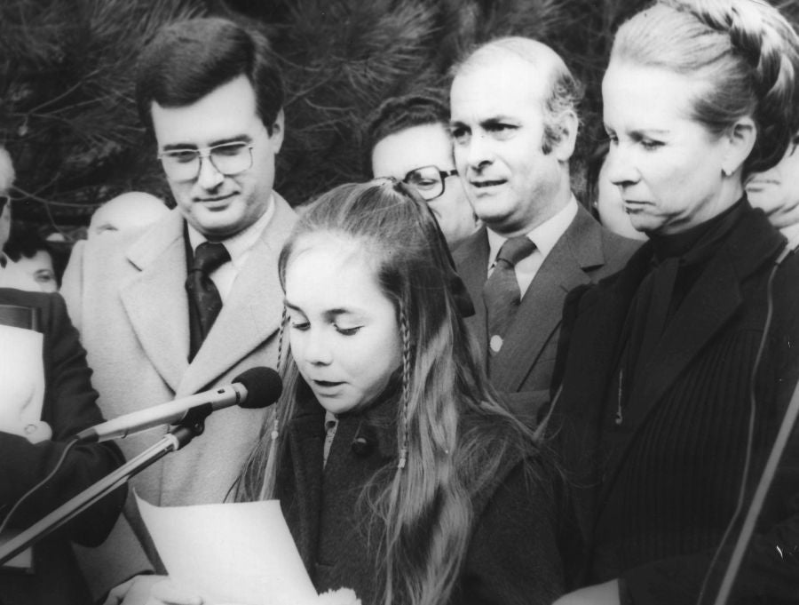 Su hija menor, Leticia, leyó un pequeño discurso durante el inauguración del monumento.