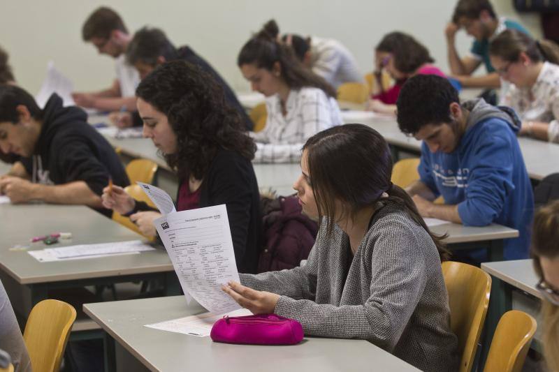 Multitudinario examen de inglés en las facultades de Derecho y Económicas