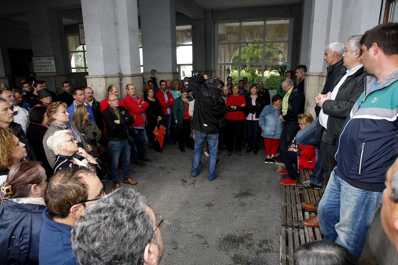 Concentración y asamblea de Sniace