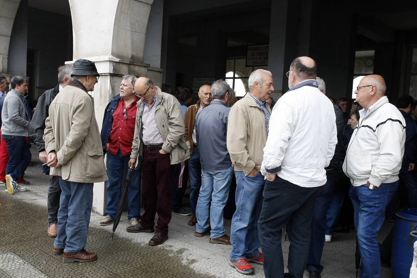 Concentración y asamblea de Sniace