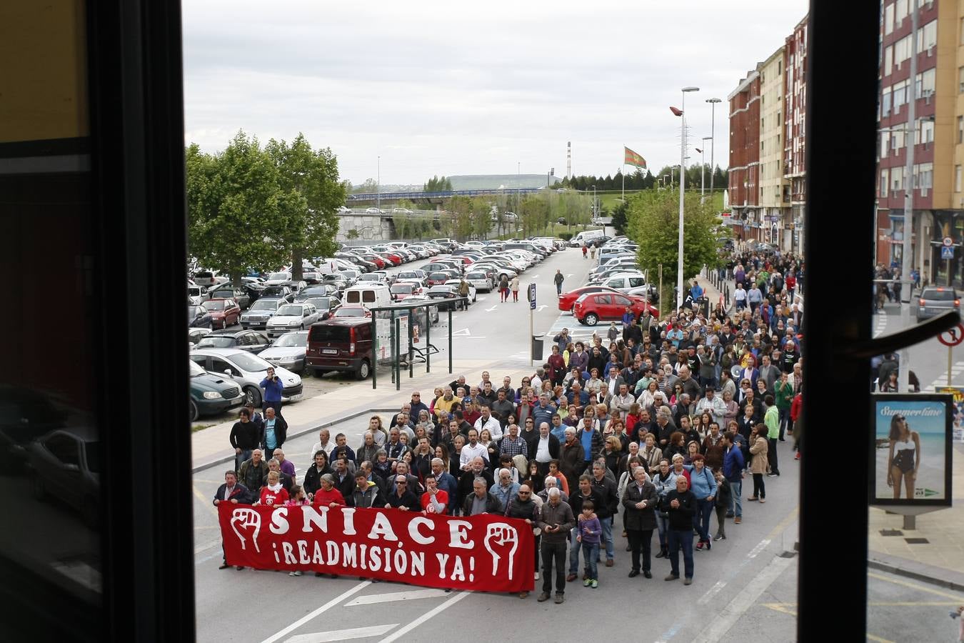 Los trabajadores de Sniace vuelven a tomar las calles