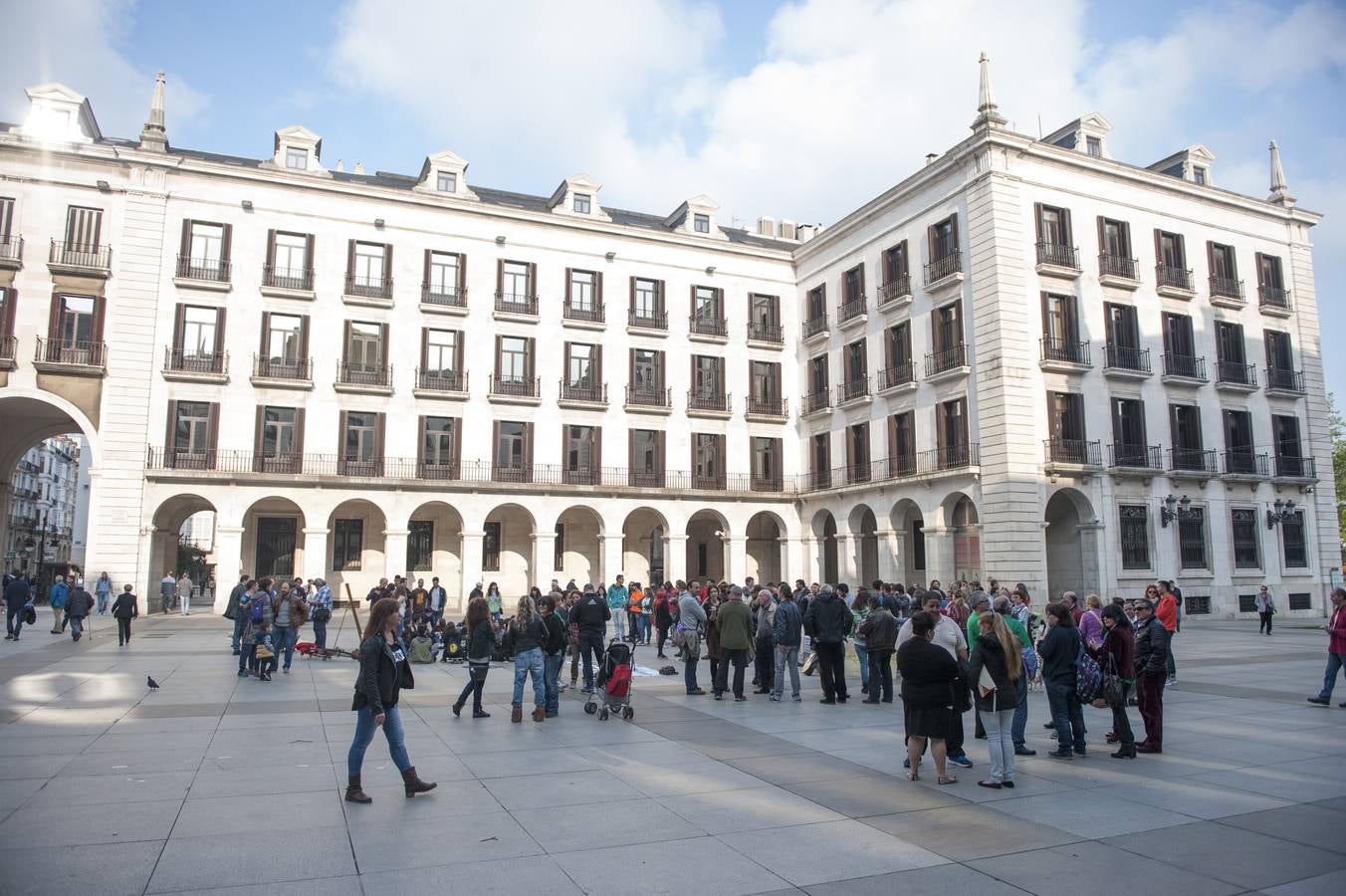 La porticada vuelve a gritar &#039;¡Sí se puede!&#039;