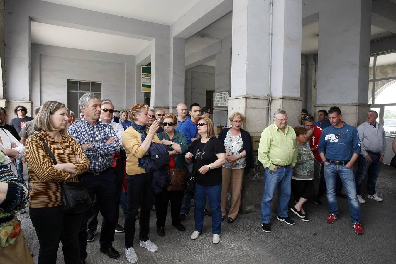 Sniace da marcha atrás en la reversión de los despidos