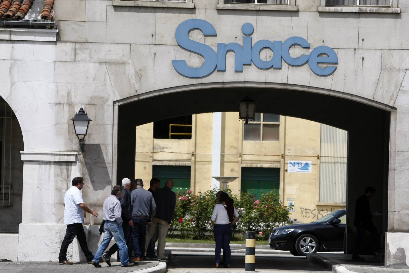 Sniace da marcha atrás en la reversión de los despidos