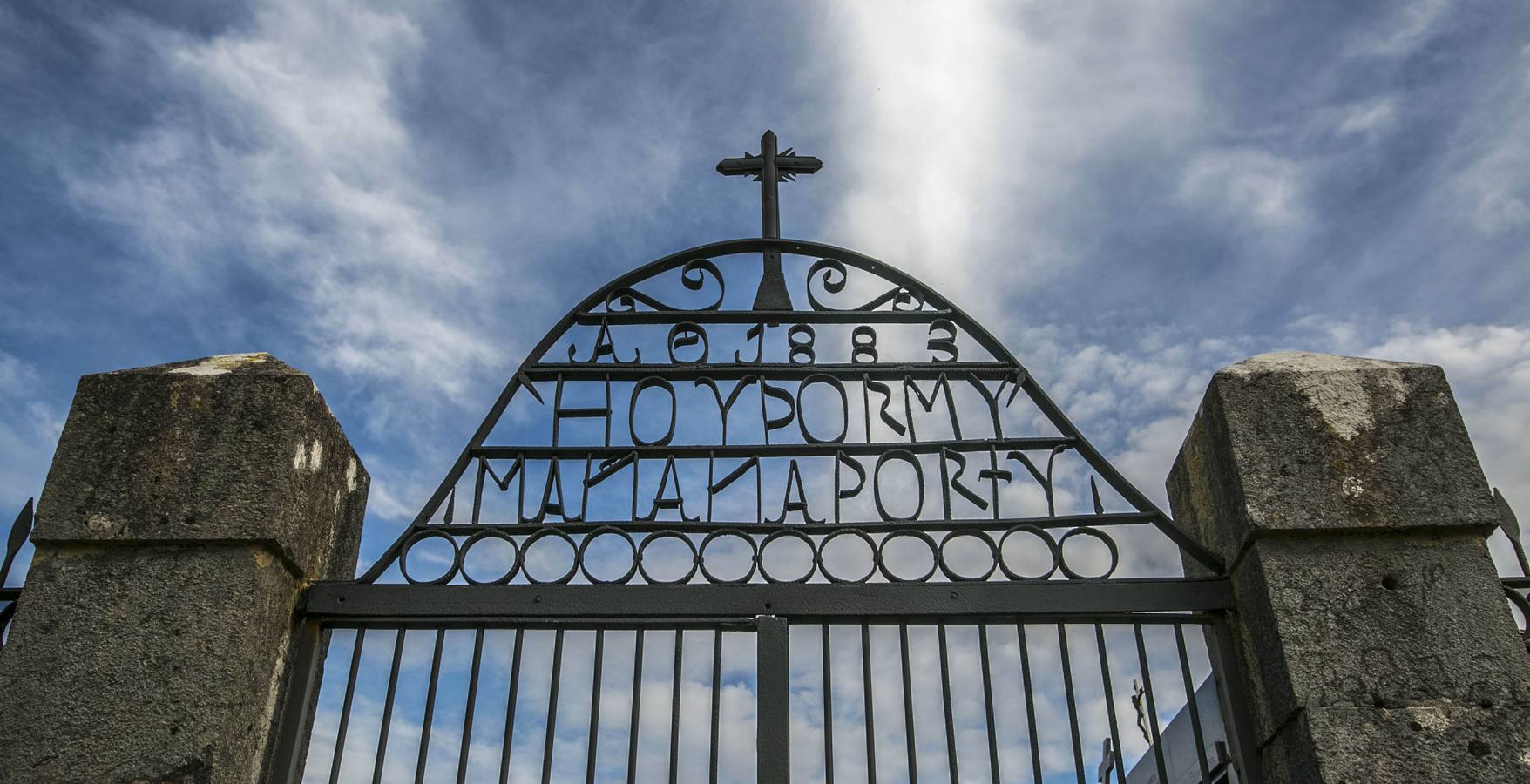 Hazas de Cesto.. Advertencia sobre lo cambiante de la vida, consejo para, el día que llegue la muerte, ser tratado como a los que dejas allí.