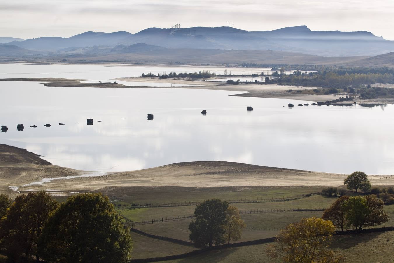 El Pantano del Ebro se encuentra ya en el tercer nivel más bajo de los diez últimos años
