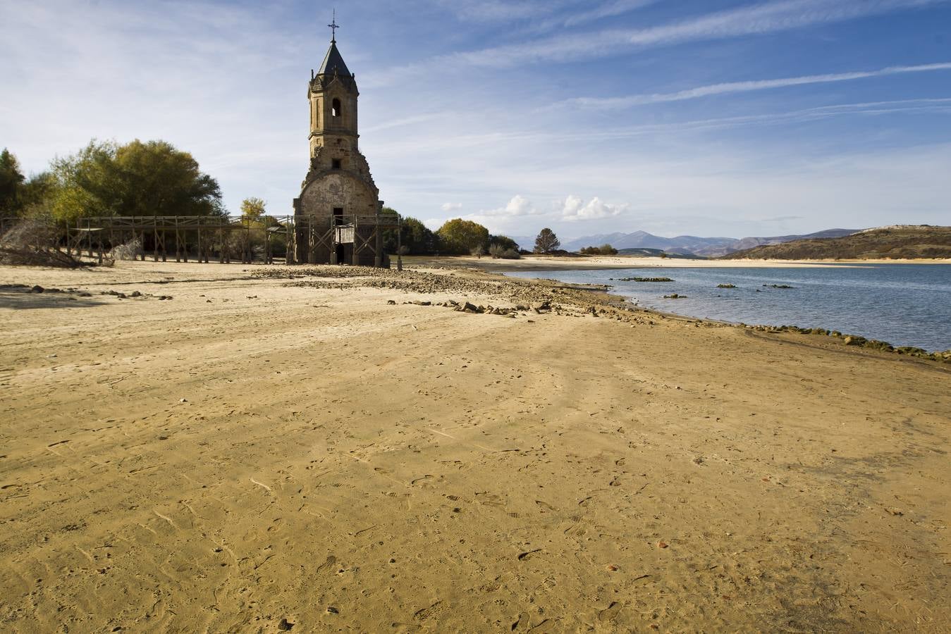 El Pantano del Ebro se encuentra ya en el tercer nivel más bajo de los diez últimos años