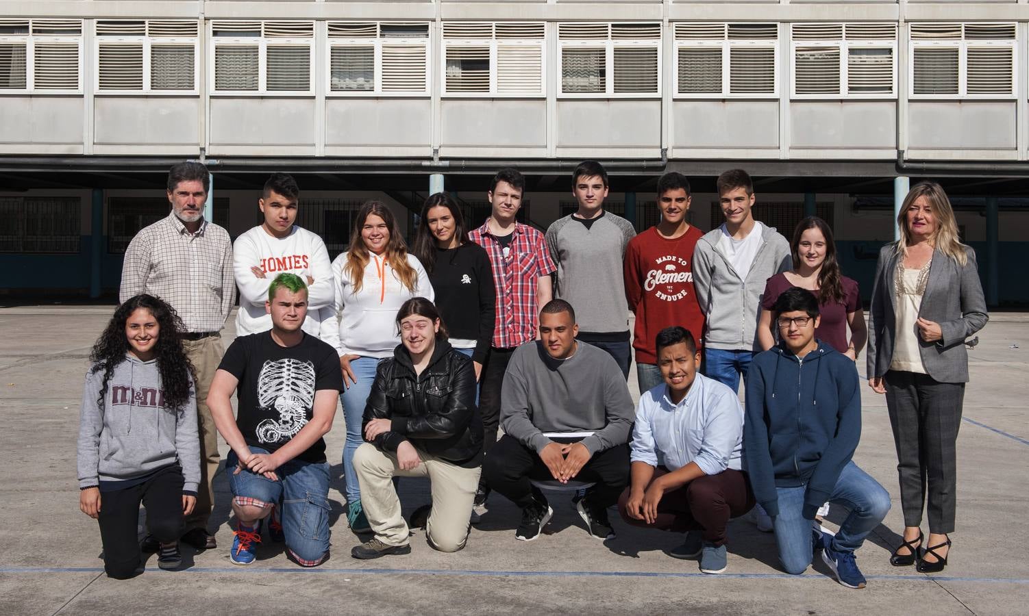 José María Pereda. La directora Elena Vicente, y el profesor Eulogio Fernández, acompañando a los alumnos participantes en esta edición Daniel Salas Bustamante, Iván Rumenov Marinov, Pablo Saiz González, Robert Vardanyan Vardanyan, Luis Eduardo Austín Pérez, Marina García Fernández, Pablo Díaz García, Raúl Argos Sánchez, Sara Herrero Peinado, Antonio Gómez Bello, Edison Ibarra Duque, Elías Calderón Arreaga, Jorge Benito Iglesias, Daniel López Olivar, Greys Martínez Uribe, Ignacio Herrerías Santos y Saray Rodríguez Oleiro